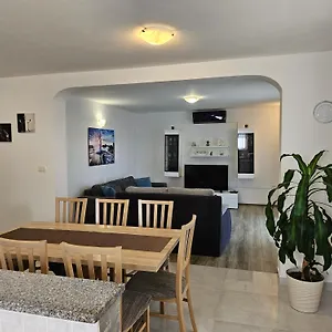 Loborika D&j Apartment Pula