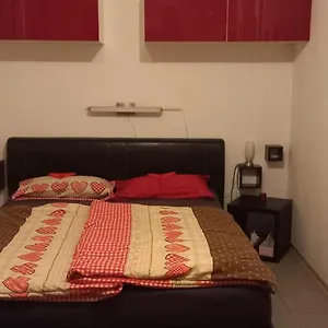 Weiss-rot-schwarz Apartment
